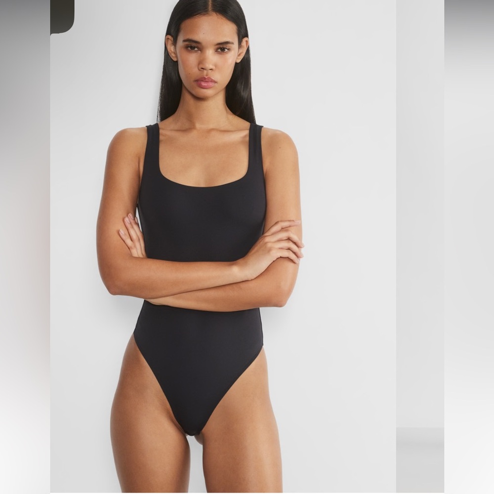 Babaton contour square neck bodysuit